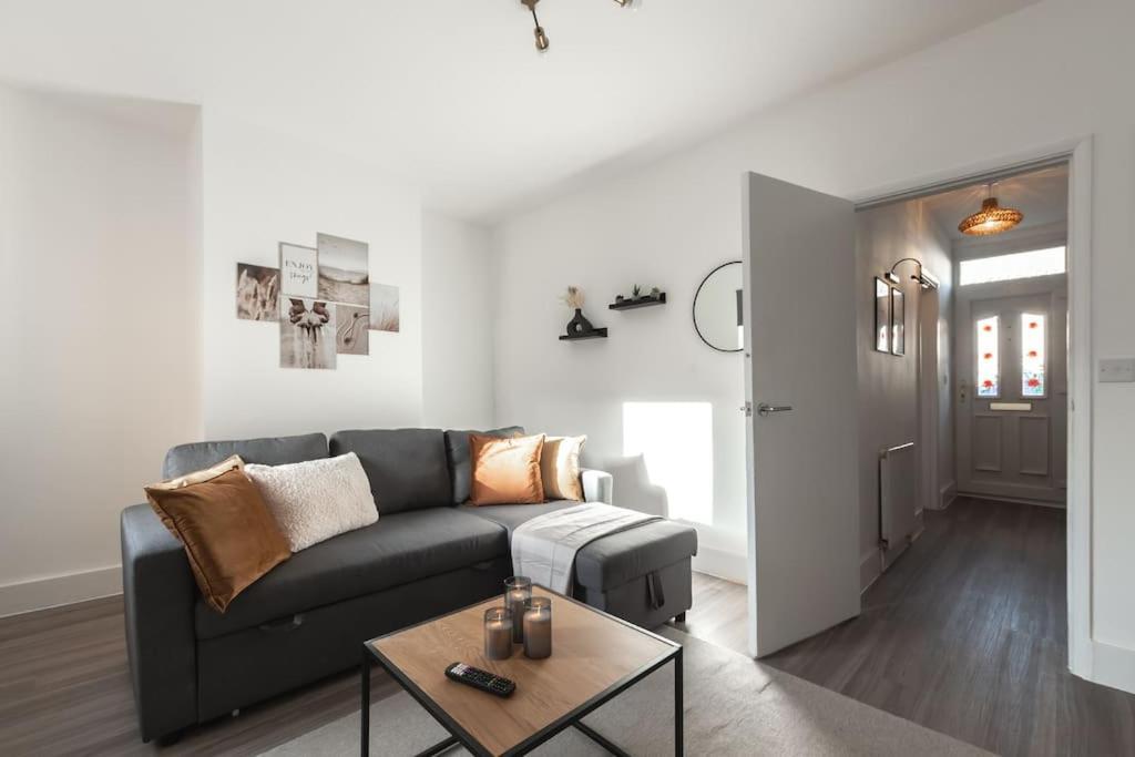 Beautiful 4 Bedroom House 雷丁 外观 照片